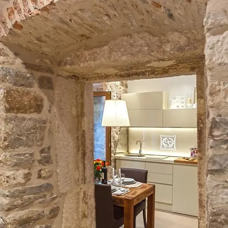 Golden Palace Apartment