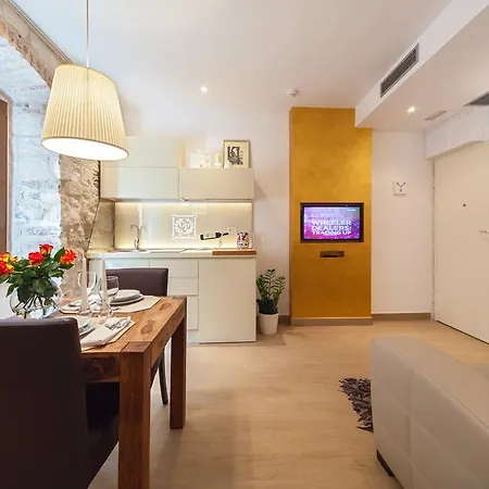 Golden Palace Apartment