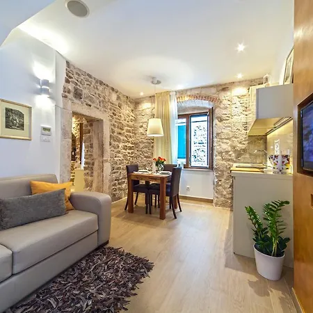 Apartment Golden Palace